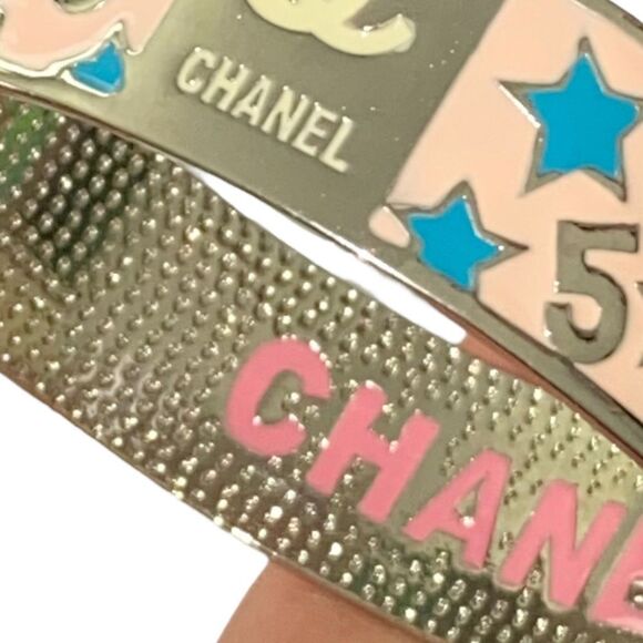 Authentic Chanel Pink and Silver Enamel Bangle Bracelet Flowers Stars No.5 - Picture 15 of 15